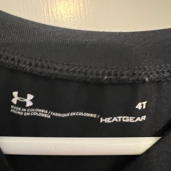 Under Armour Kids Heat Gear Black and Red T-Shirt - Picture 3 of 4